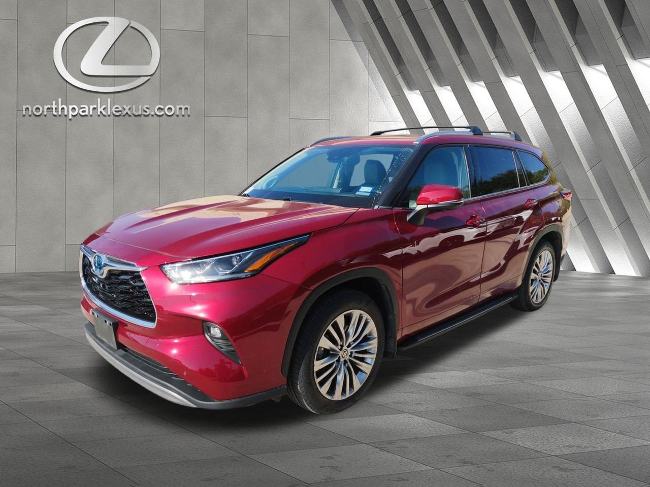2023 Toyota Highlander Hybrid Platinum