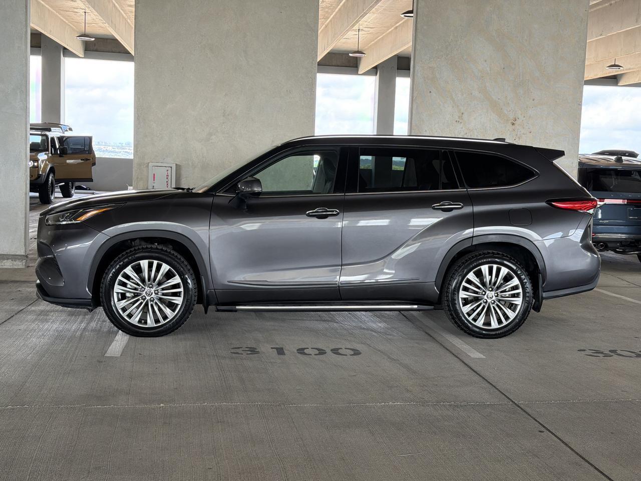 2023 Toyota Highlander Hybrid Platinum