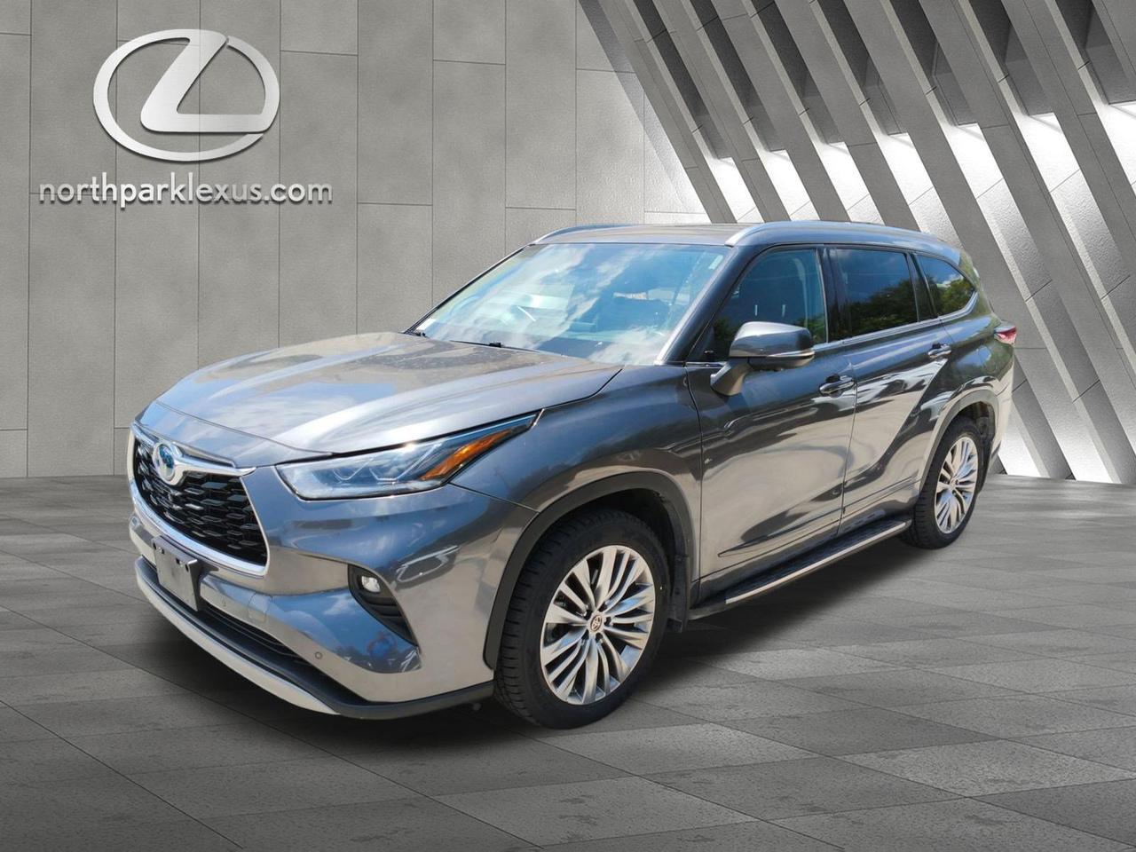 2023 Toyota Highlander Hybrid Platinum