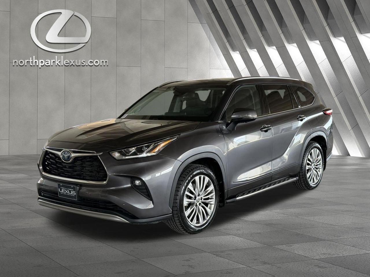 2023 Toyota Highlander Hybrid Platinum
