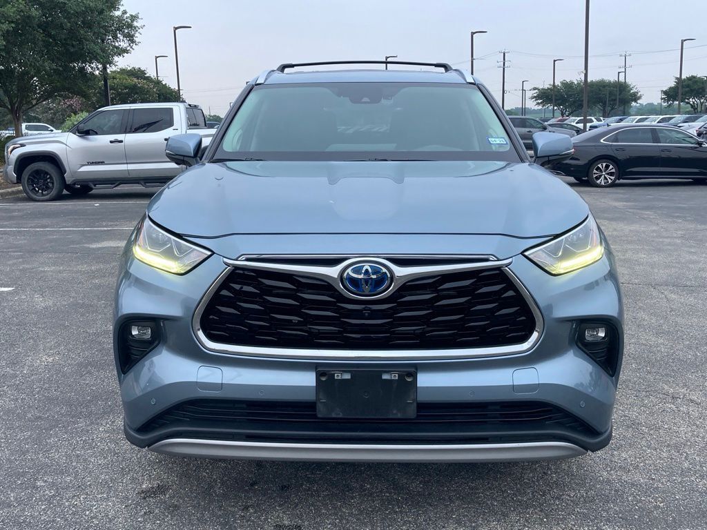 2023 Toyota Highlander Hybrid Platinum