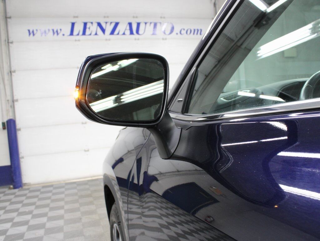 2023 Toyota Highlander Hybrid XLE AWD 8 Passenger Fond du Lac WI