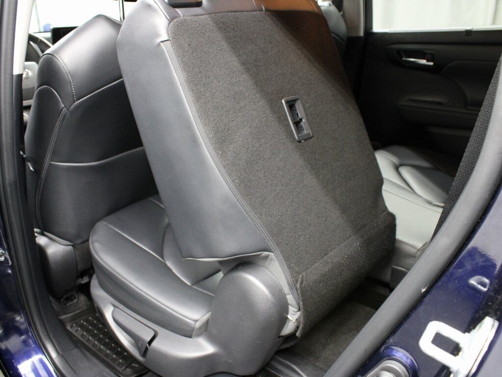 2023 Toyota Highlander Hybrid XLE AWD 8 Passenger Fond du Lac WI