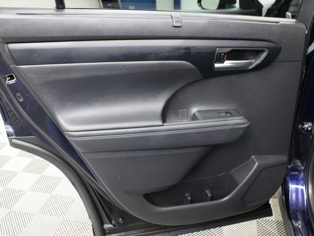 2023 Toyota Highlander Hybrid XLE AWD 8 Passenger Fond du Lac WI