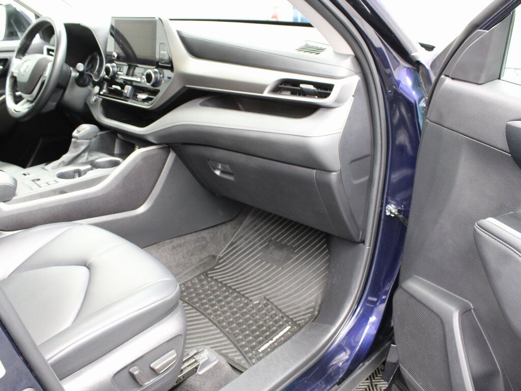 2023 Toyota Highlander Hybrid XLE AWD 8 Passenger Fond du Lac WI