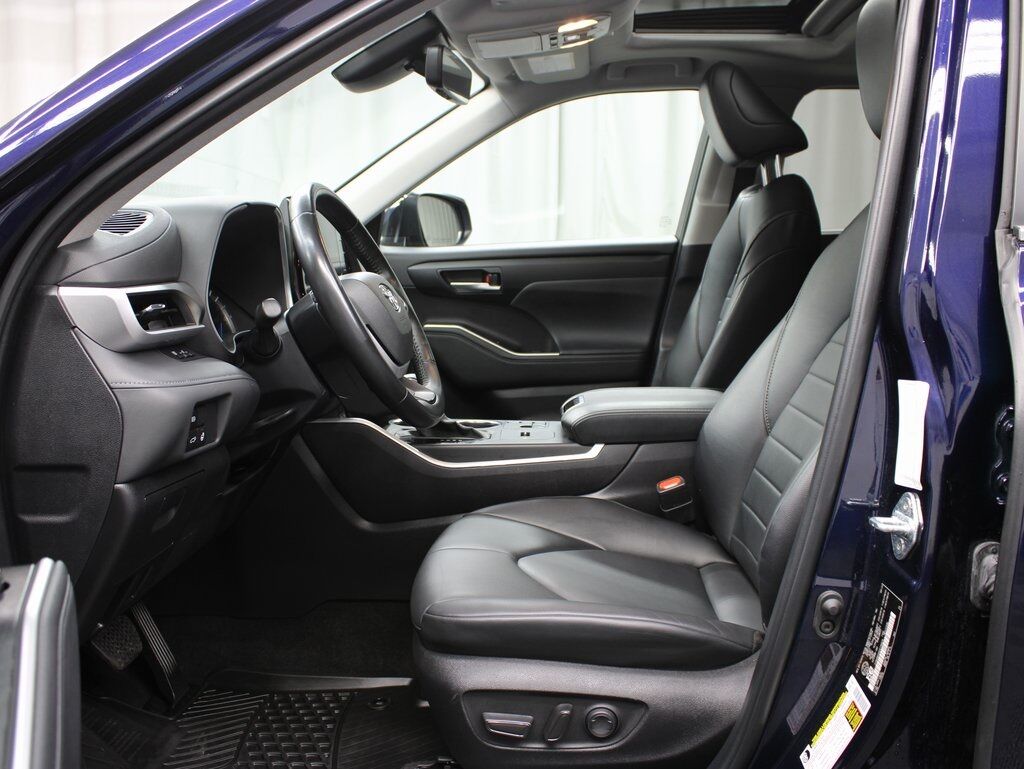 2023 Toyota Highlander Hybrid XLE AWD 8 Passenger Fond du Lac WI