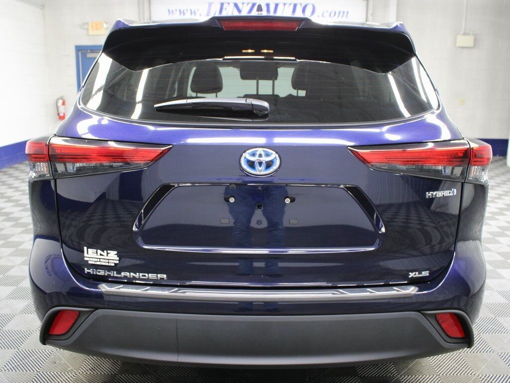 2023 Toyota Highlander Hybrid XLE AWD 8 Passenger Fond du Lac WI
