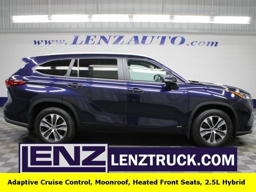2023_Toyota_Highlander Hybrid_XLE AWD 8 Passenger_ Fond du Lac WI