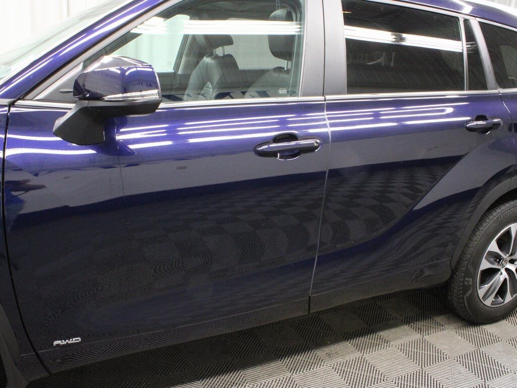 2023 Toyota Highlander Hybrid XLE AWD 8 Passenger Fond du Lac WI