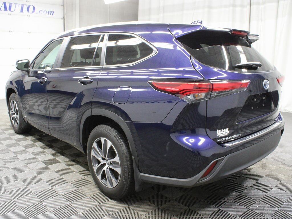 2023 Toyota Highlander Hybrid XLE AWD 8 Passenger Fond du Lac WI