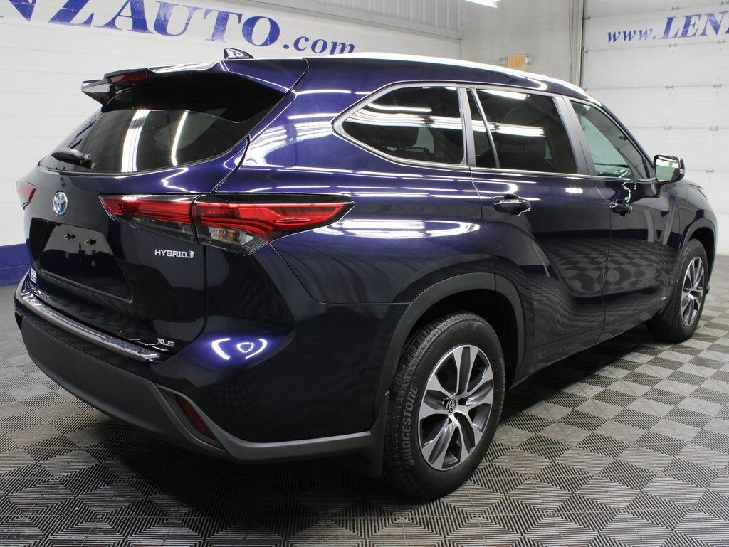2023 Toyota Highlander Hybrid XLE AWD 8 Passenger Fond du Lac WI