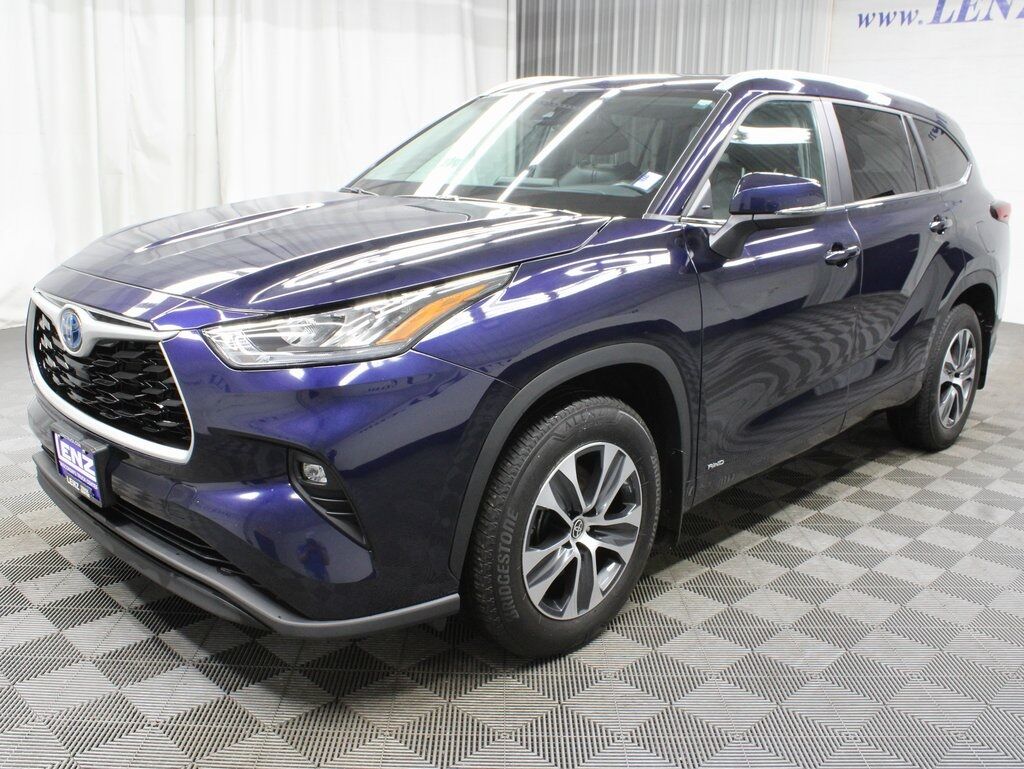 2023 Toyota Highlander Hybrid XLE AWD 8 Passenger Fond du Lac WI