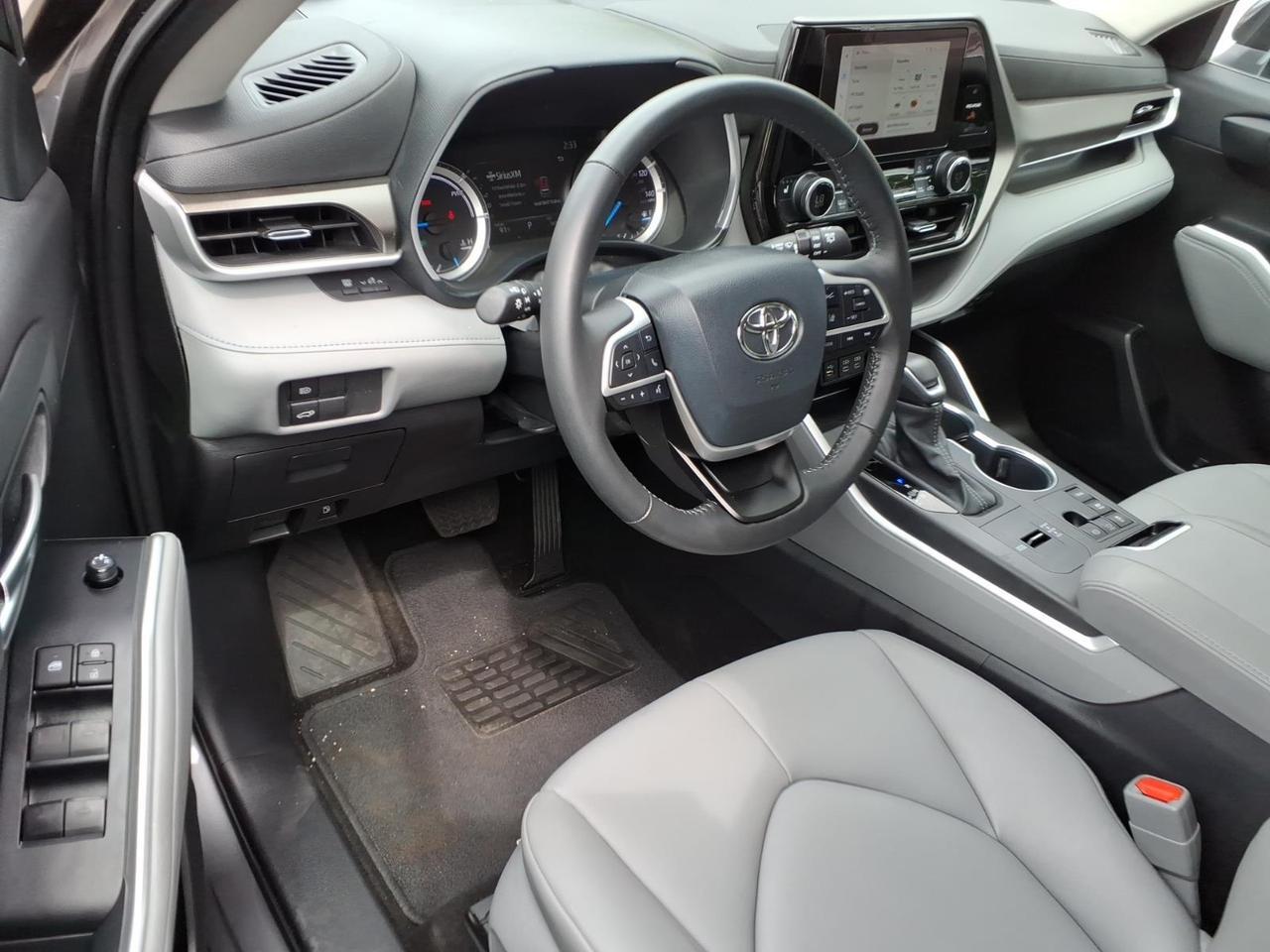 2023 Toyota Highlander Hybrid XLE Roanoke VA