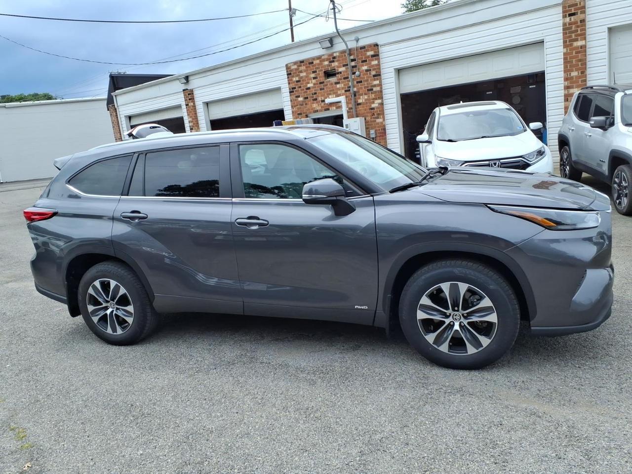 2023 Toyota Highlander Hybrid XLE