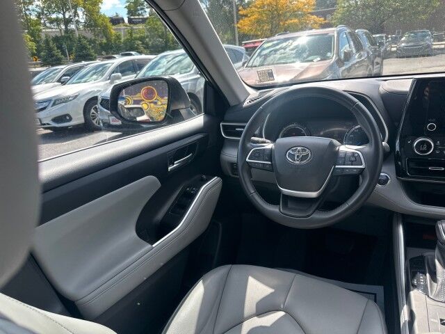 2023 Toyota Highlander Hybrid XLE Worcester MA