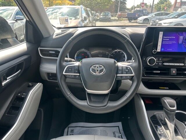 2023 Toyota Highlander Hybrid XLE Worcester MA