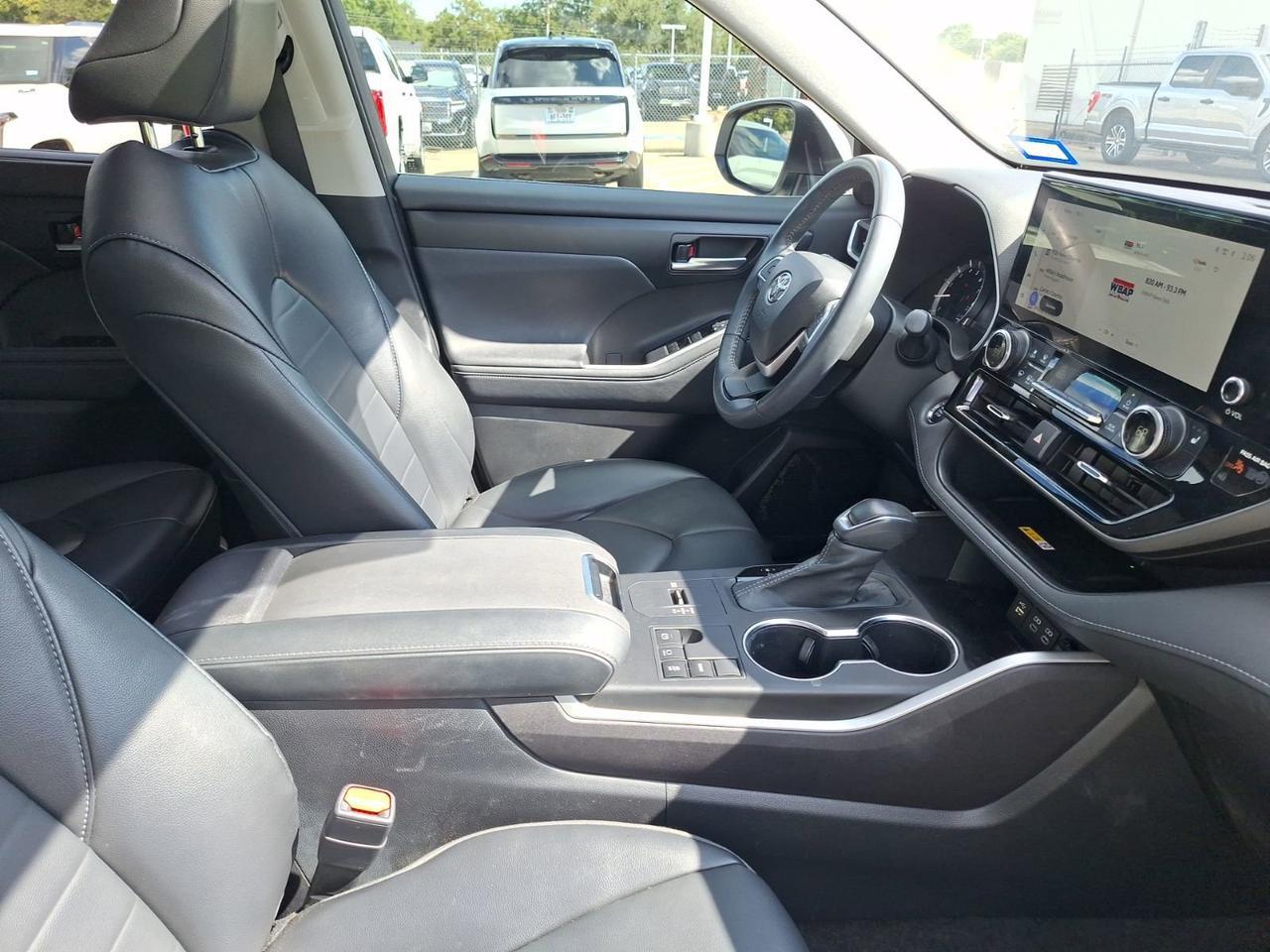 2023 Toyota Highlander L Hurst TX
