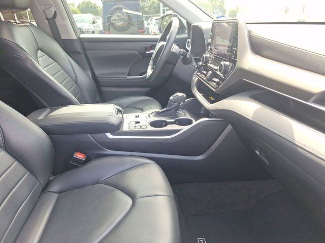 2023 Toyota Highlander L Hurst TX