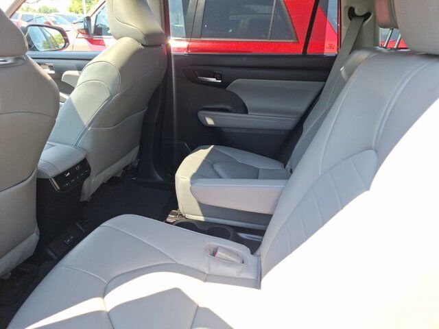 2023 Toyota Highlander L Hurst TX