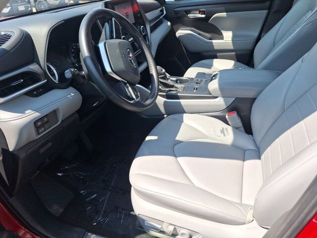 2023 Toyota Highlander L Hurst TX