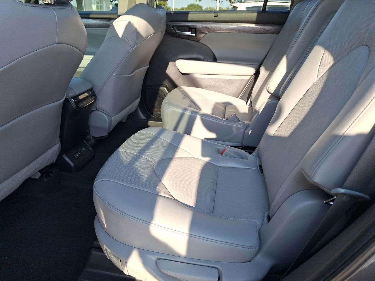 2023 Toyota Highlander L Hurst TX