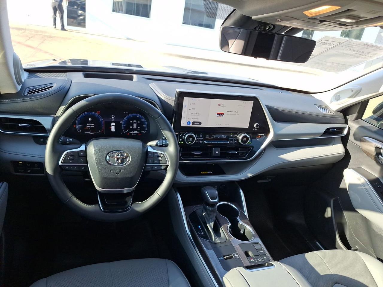 2023 Toyota Highlander L Hurst TX