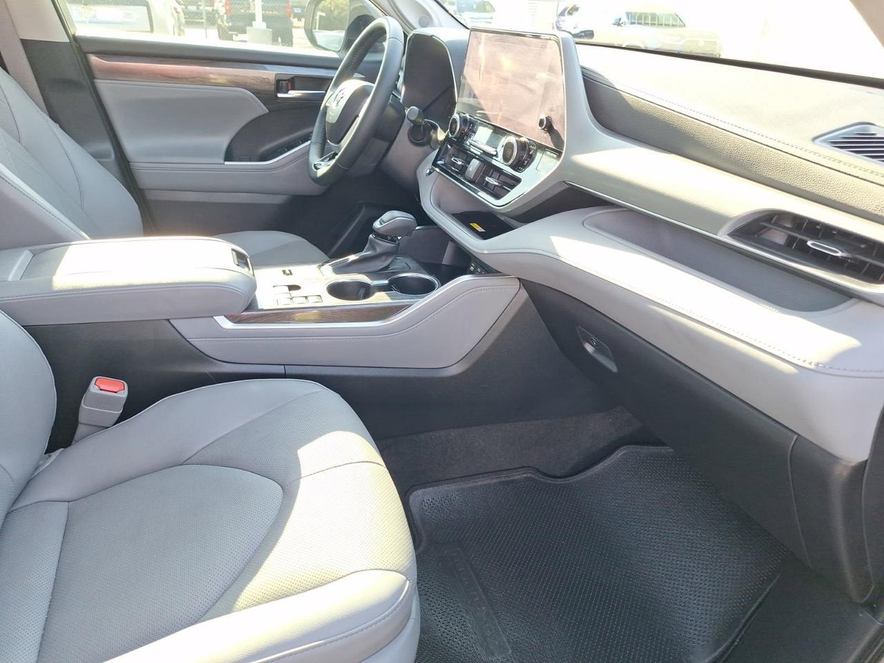 2023 Toyota Highlander L Hurst TX