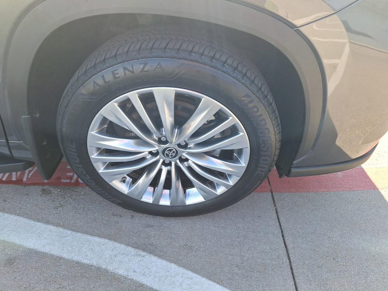 2023 Toyota Highlander L Hurst TX