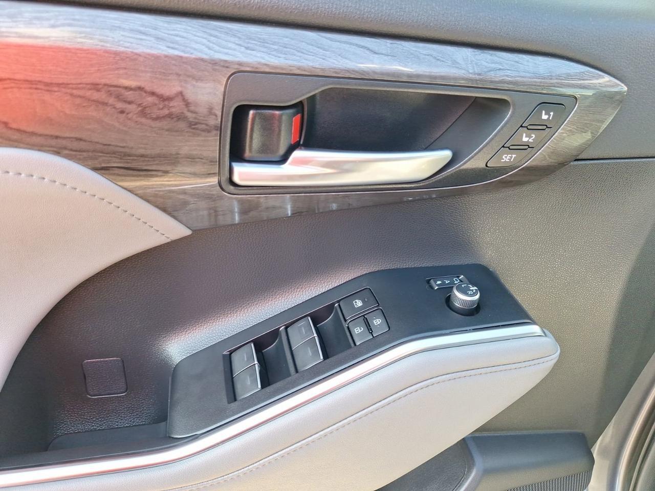 2023 Toyota Highlander L Hurst TX