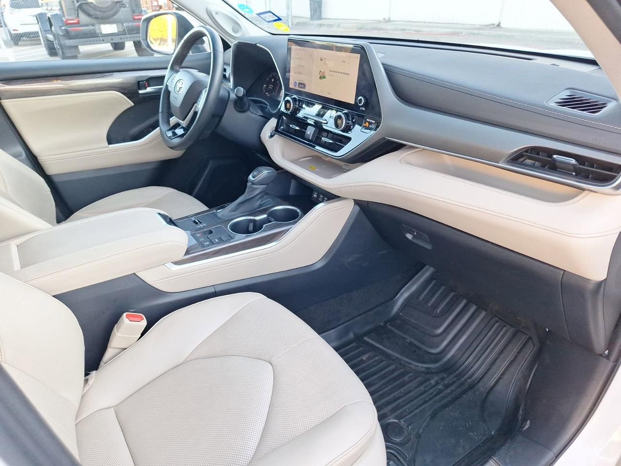 2023 Toyota Highlander L Hurst TX