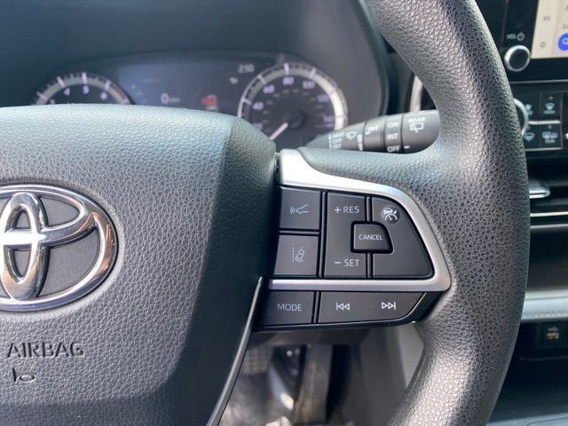 2023 Toyota Highlander L - Photo 13