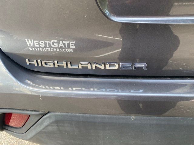 2023 Toyota Highlander L - Photo 31