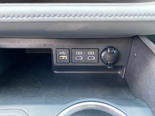 2023 Toyota Highlander L - Photo 19
