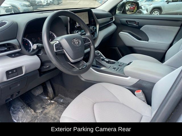2023 Toyota Highlander L - Photo 8