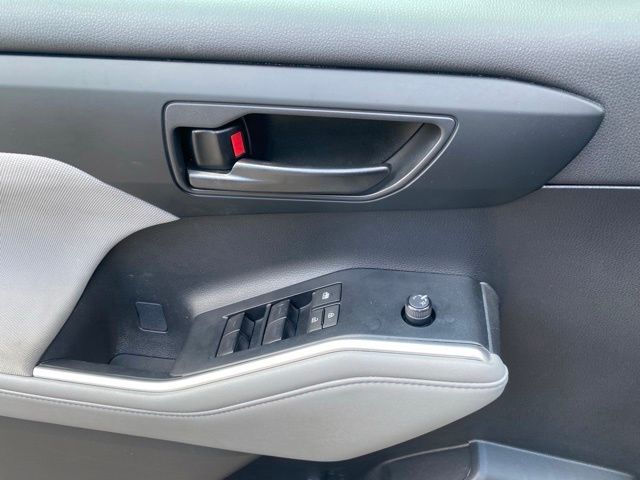 2023 Toyota Highlander L - Photo 22
