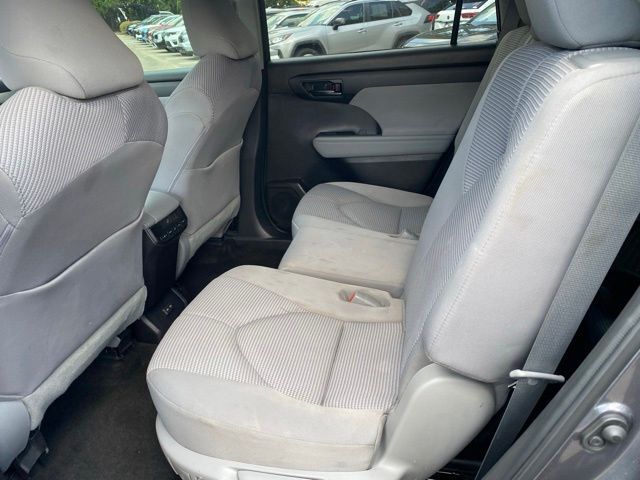 2023 Toyota Highlander L - Photo 24