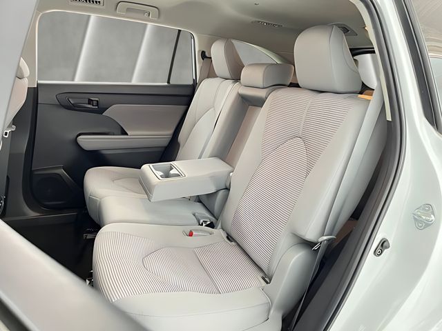 2023 Toyota Highlander LE Carrollton TX