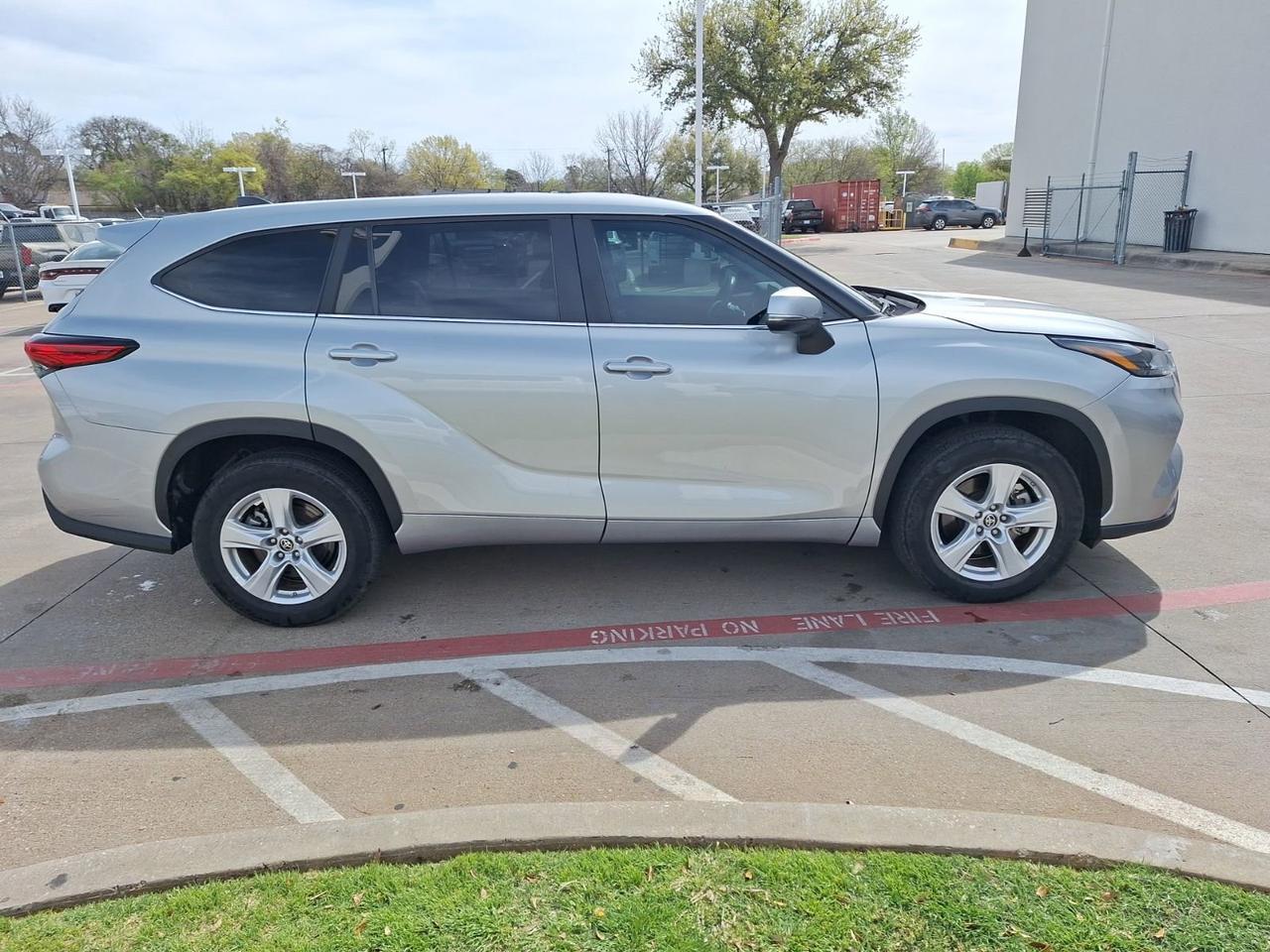2023 Toyota Highlander LE Hurst TX