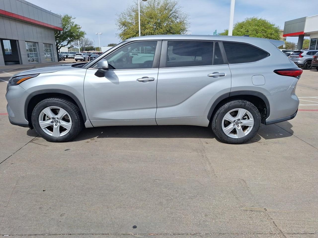 2023 Toyota Highlander LE Hurst TX