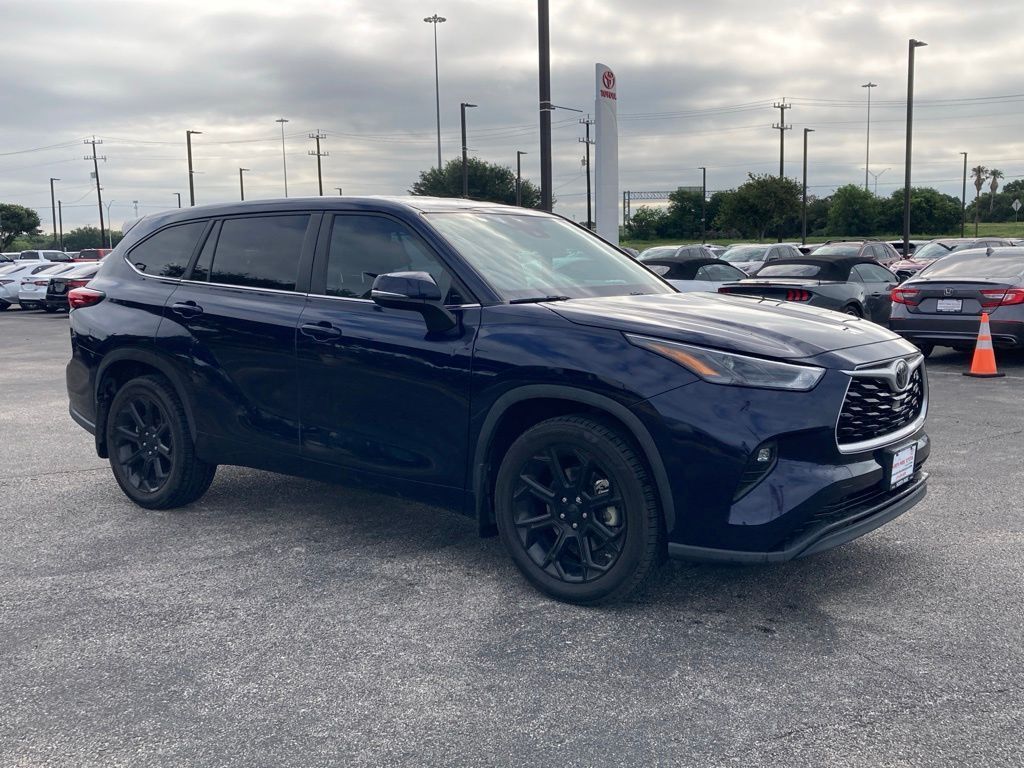 2023 Toyota Highlander LE