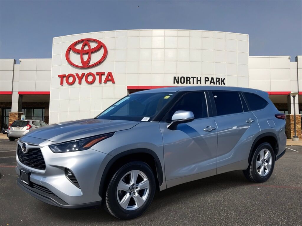 2023 Toyota Highlander LE