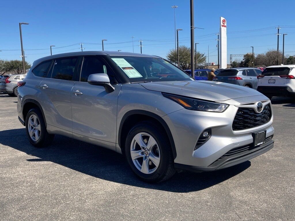 2023 Toyota Highlander LE