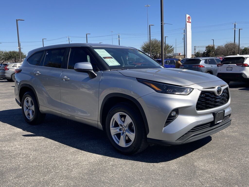 2023 Toyota Highlander LE