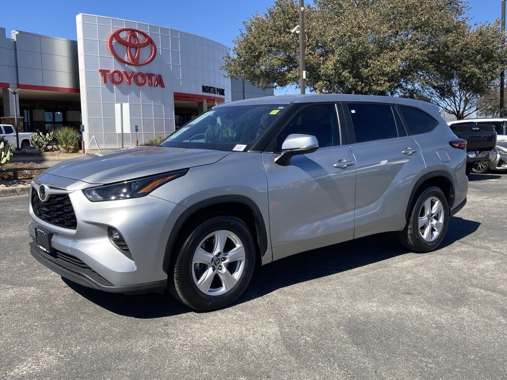 2023 Toyota Highlander LE