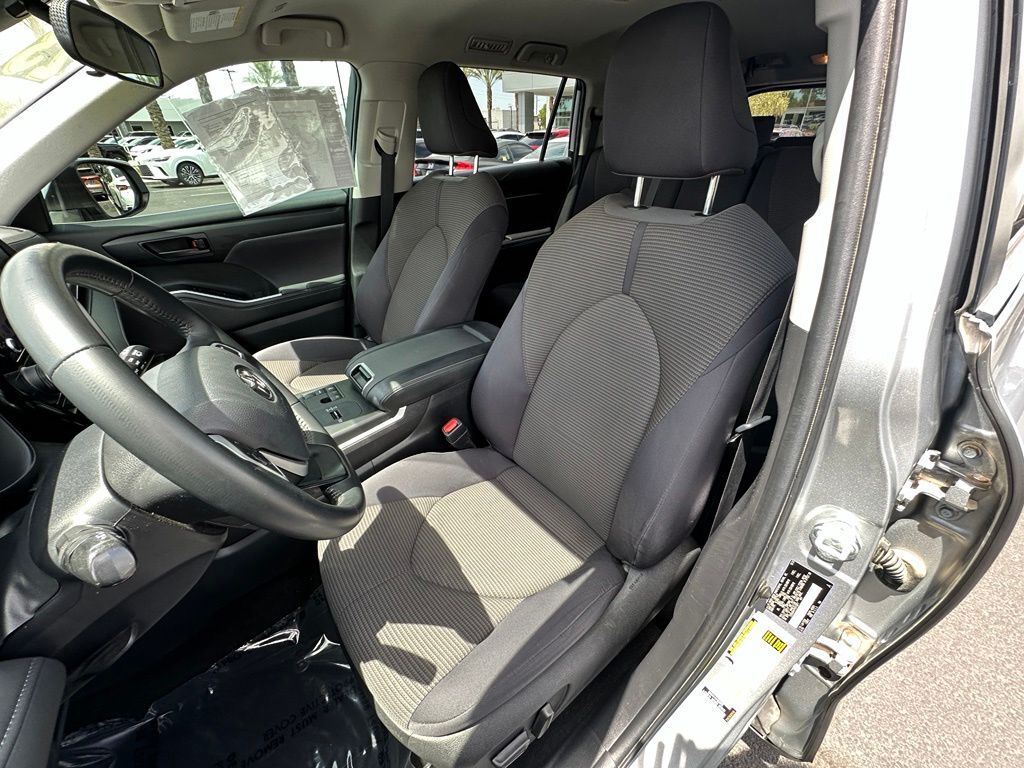 2023 Toyota Highlander LE