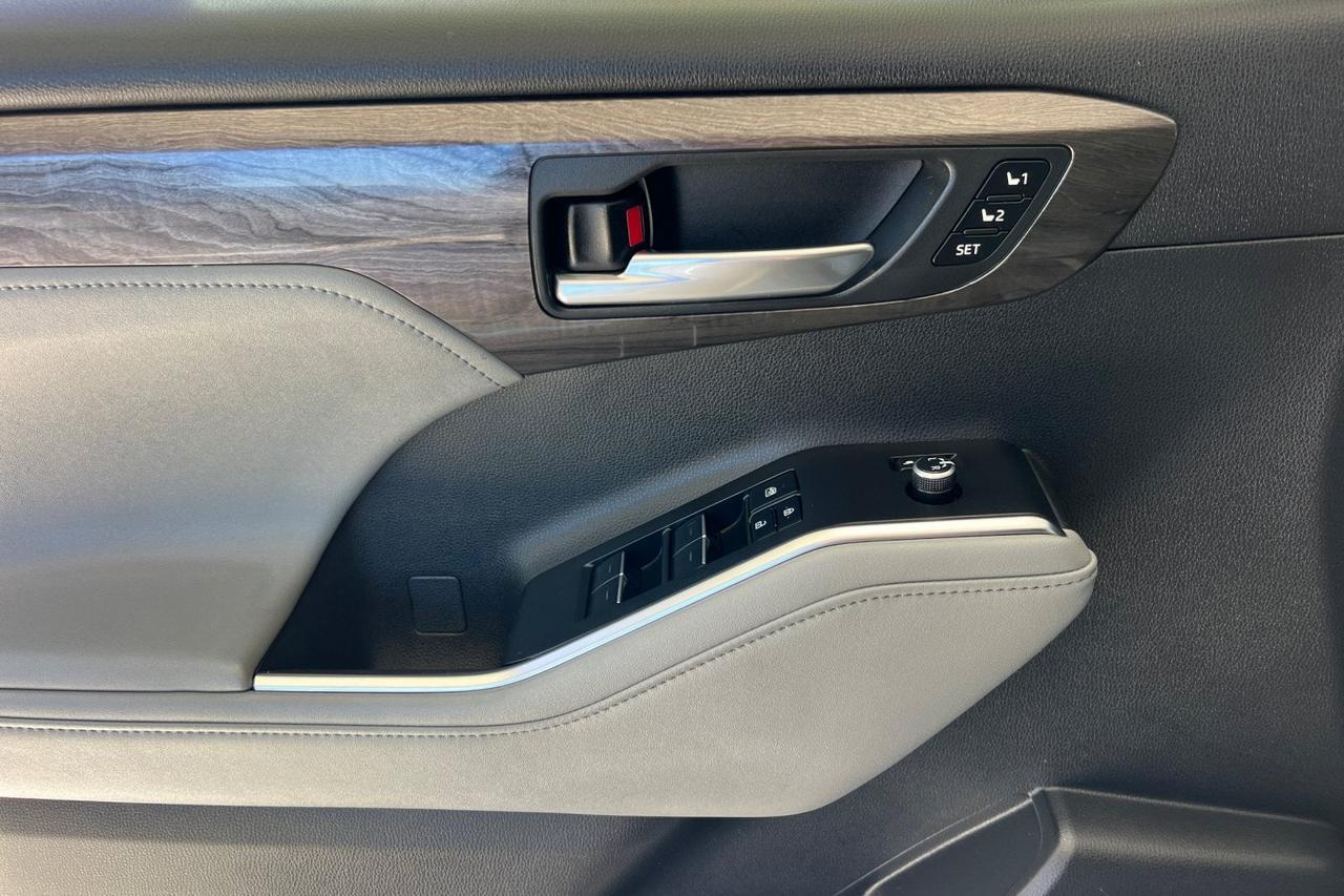 2023 Toyota Highlander Limited Roseville CA
