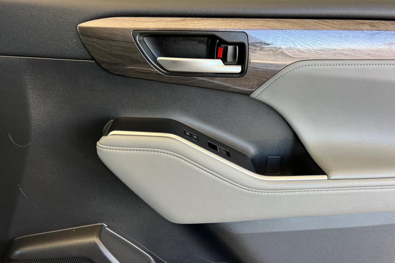 2023 Toyota Highlander Limited Roseville CA