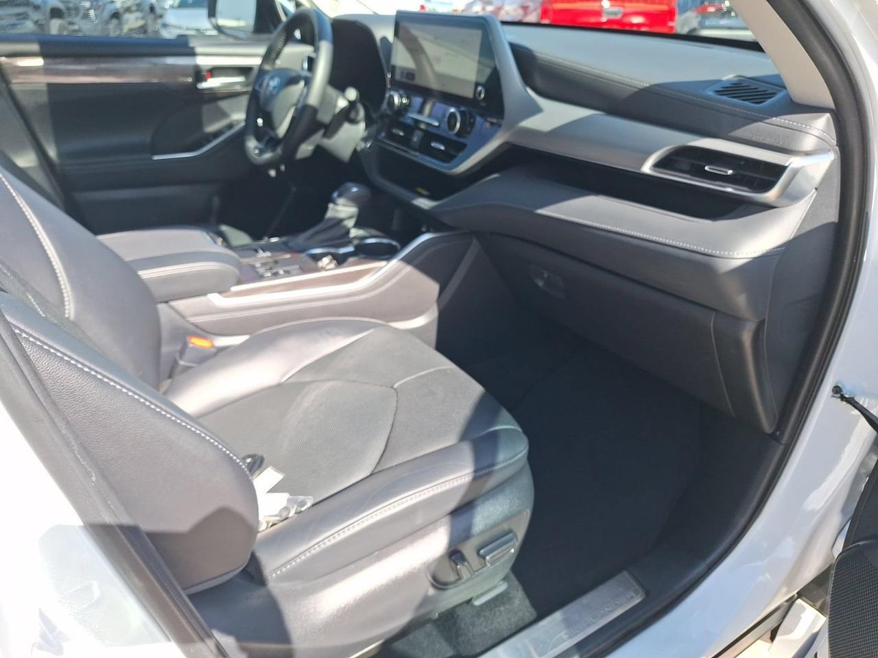 2023 Toyota Highlander Platinum Hurst TX