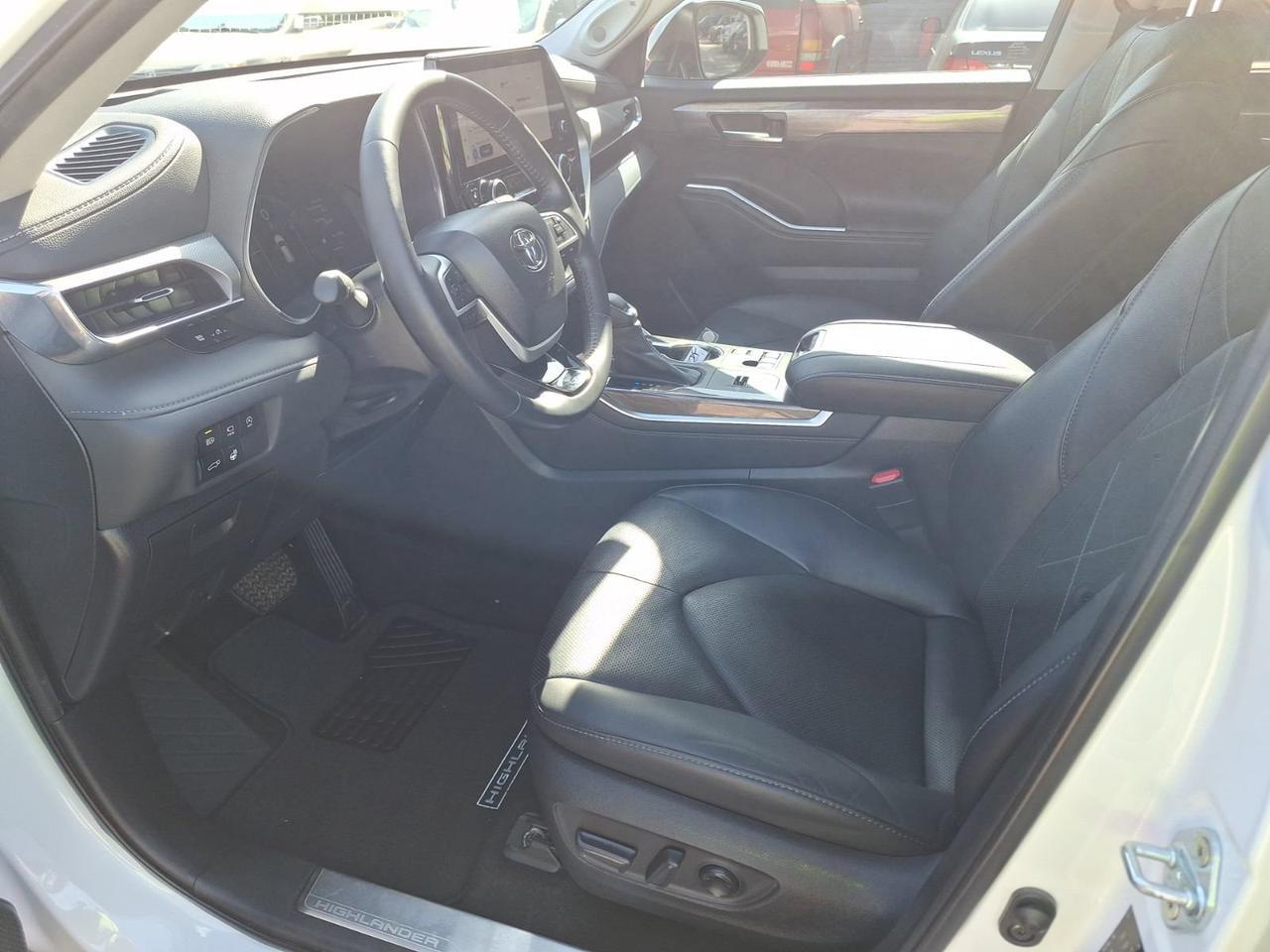 2023 Toyota Highlander Platinum Hurst TX
