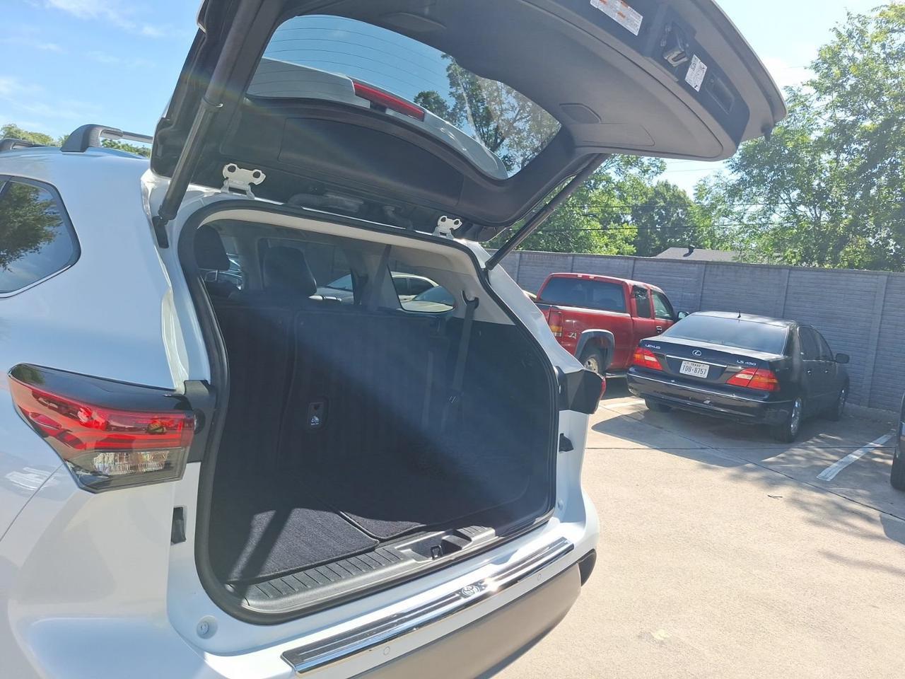 2023 Toyota Highlander Platinum Hurst TX